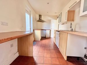 Kitchen- click for photo gallery